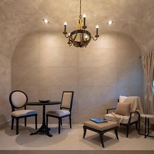 Petite King Suite